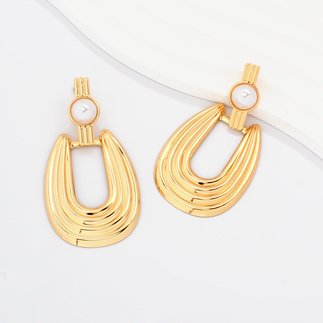 1 Pair Retro Round Plating Inlay Iron Pearl Drop Earrings